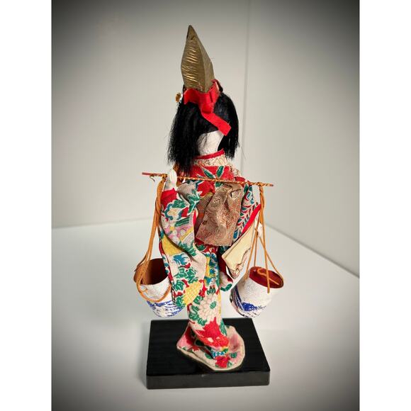 Geisha Doll Figurine - Glass Eyes, Silk Kimono, Japan - 9.5 inch 60’s souvenir - Picture 2 of 5